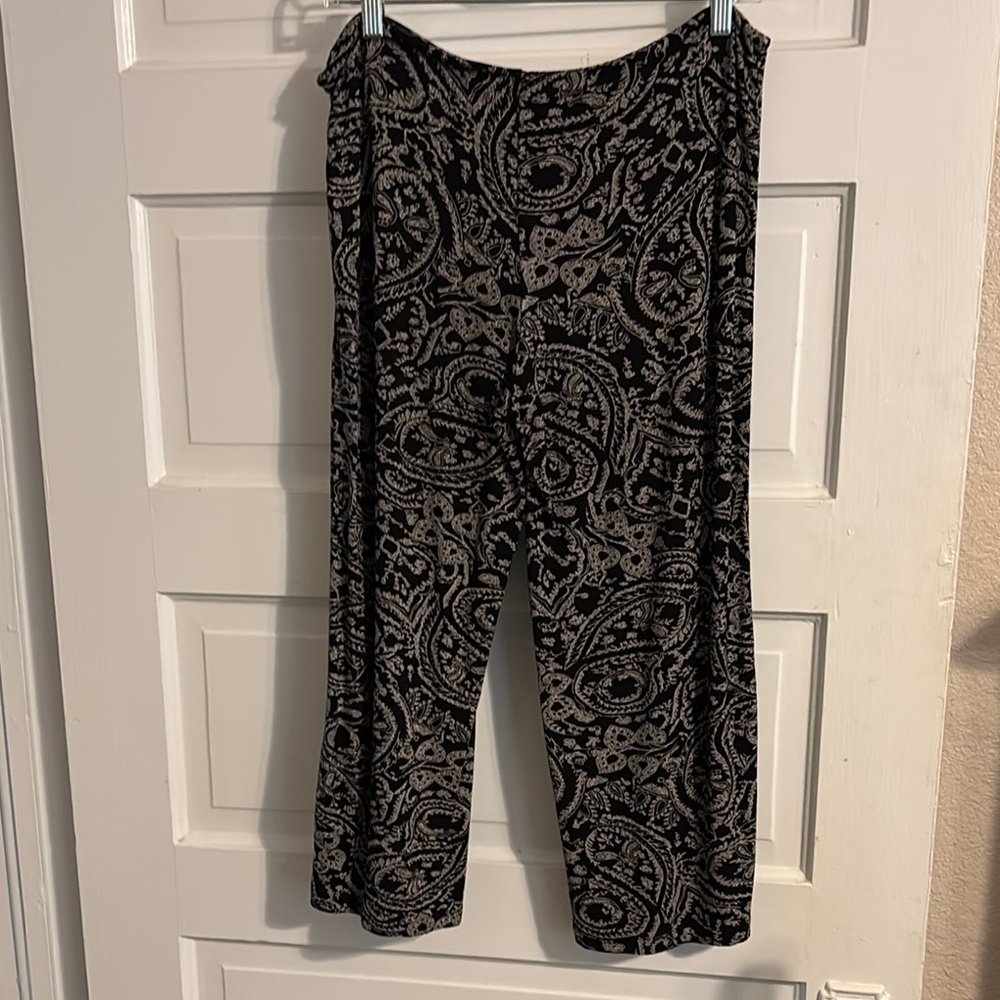 Chic Black and Gray Cropped Ankle Pants